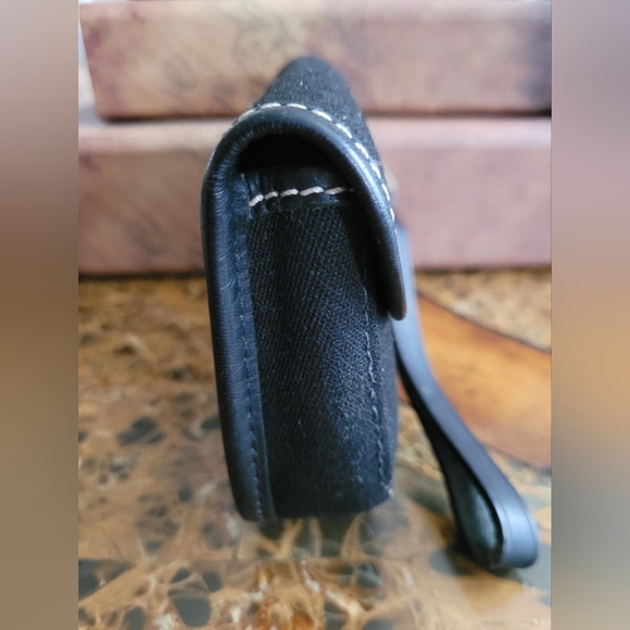 Dooney and Bourke Black pouch - Picture 3 of 5